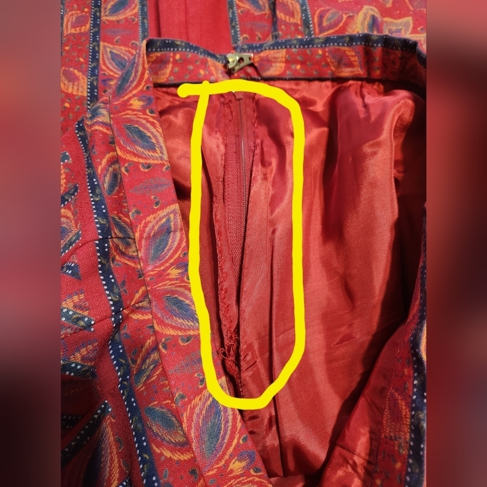 RED LONG SKIRT M/L - Picture 7 of 17